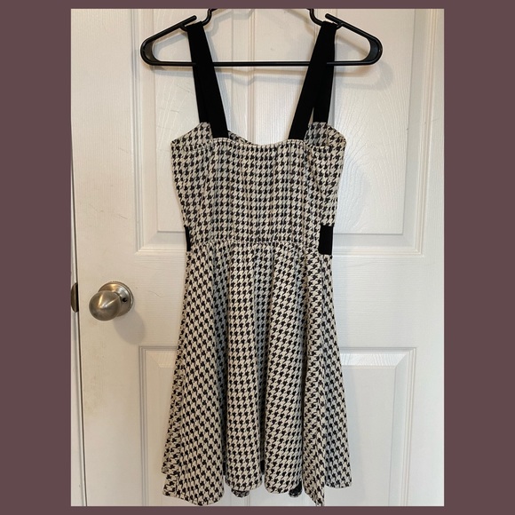 Parisian Collection Dress Black and White with Elastic/Stretchy waist - Picture 2 of 4